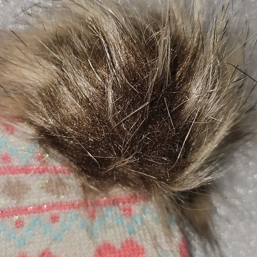 Toby and Me Girl 12-24 Months Heart Patterned Beanie w/Faux Fur Pom Poms Used